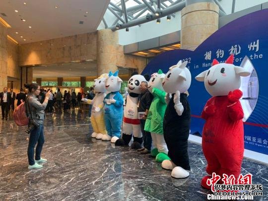 历届在中国举行的亚运会吉祥物。　张斌 摄