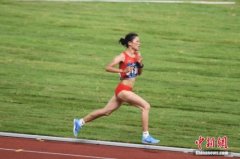 骄傲！中国选手张德顺获世大运会女子万米金牌