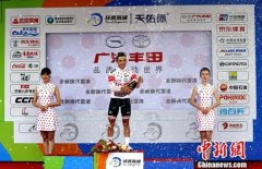 中国甘肃车队外籍车手获封第十八届环湖赛首个“爬坡王”
