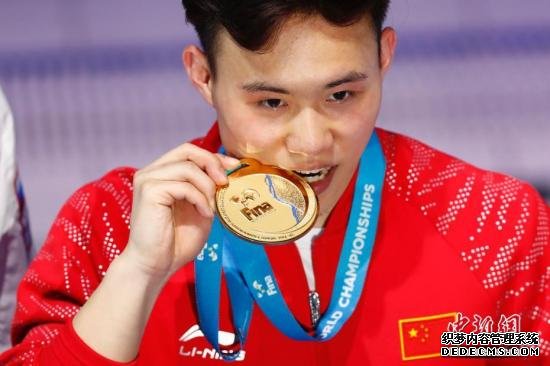 2017年世锦赛，谢思埸夺得男子3米板冠军。 /p中新社记者 富田 摄